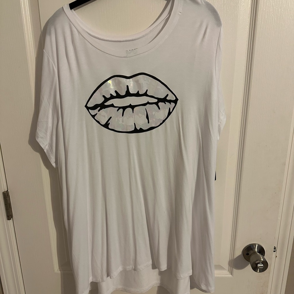 Torrid lips T-shirt